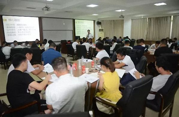 鷹計劃丨乞丐演繹出“最牛”的營銷思維！931.jpg