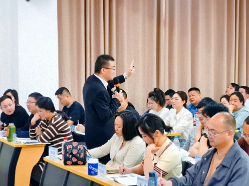 【課程回顧】湖北分院4月20日-21日管理班課程《情境領(lǐng)導(dǎo)力》《高績(jī)效團(tuán)隊(duì)的熔煉》 670.jpg
