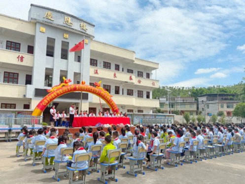 心系鄉村教育 情暖山區學子——贛州財大EMBA同學聯誼會向石溪小學捐贈130套課桌椅602.jpg