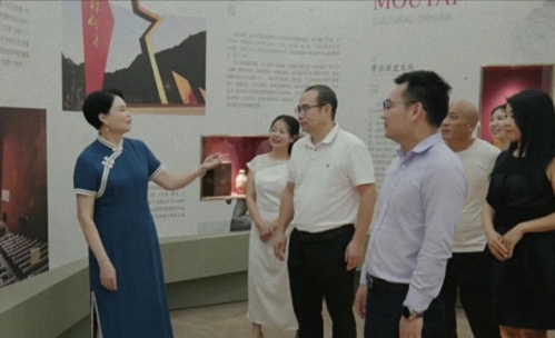 【企業(yè)走訪】贛州32班集體走訪茅臺(tái)文化體驗(yàn)館(云星·公園大觀店)433.jpg